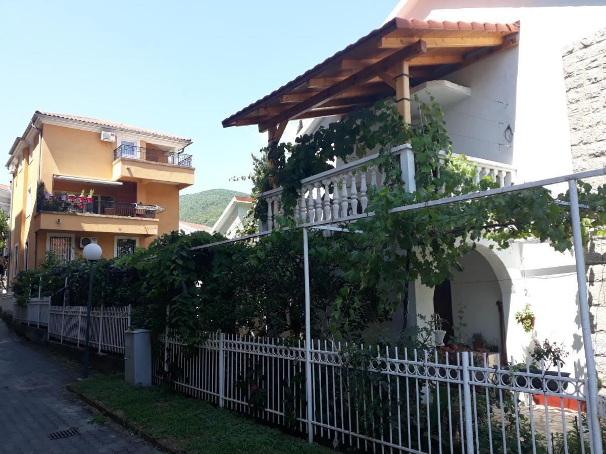 Astakos Apartments บุดวา ภายนอก รูปภาพ